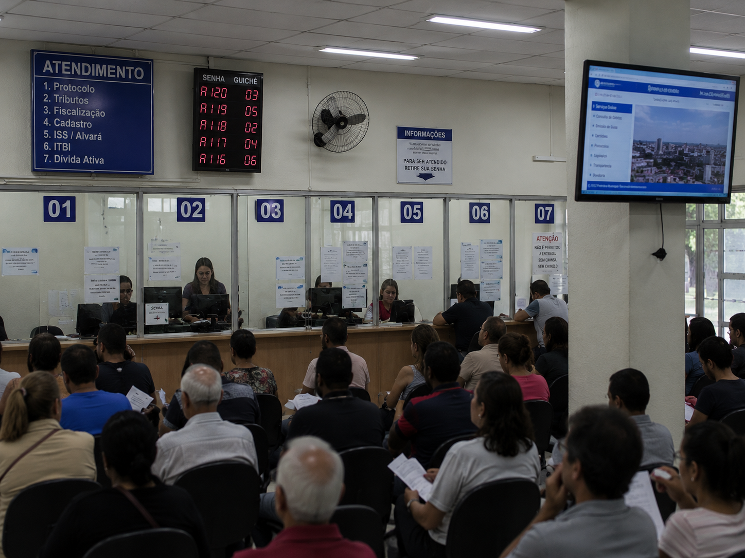 Cenário antes: atendimento público sobrecarregado e portal antigo